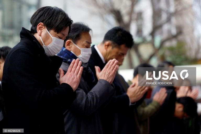 Tokyo business people visit Kanda Myojin Shrine to pray for prosperity