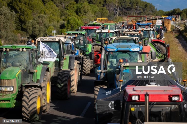 Catalan farmers block AP7 road over EU-Mercosur agreement
