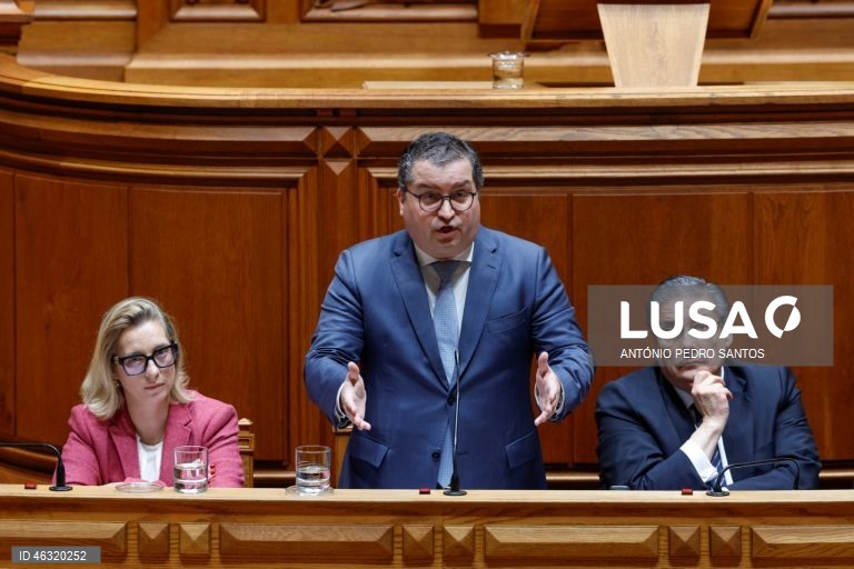 PS quer ouvir Miranda Sarmento no parlamento sobre projeção da evolução da dívida