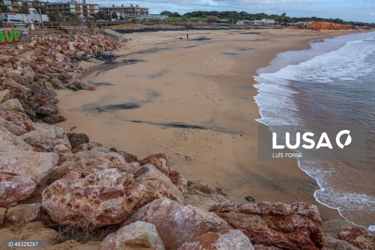 Mau tempo: Praias com dificuldade em repor areal têm exceção para hastear Bandeira Azul
