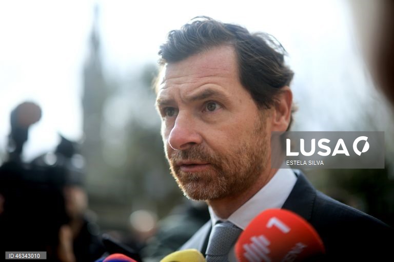 Villas-Boas critica rivais por caso dos e-mails e castigo de Suárez