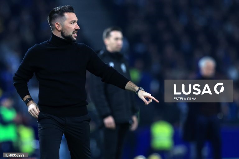 Farioli elogia Vitória e confirma Alan Varela no onze do FC Porto em Guimarães