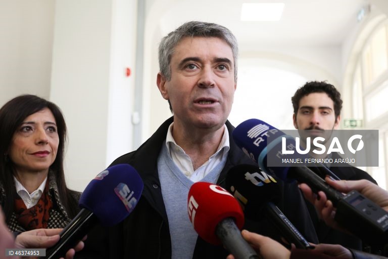 Líder do PS apela a que todos os que amam a democracia votem nas Presidenciais