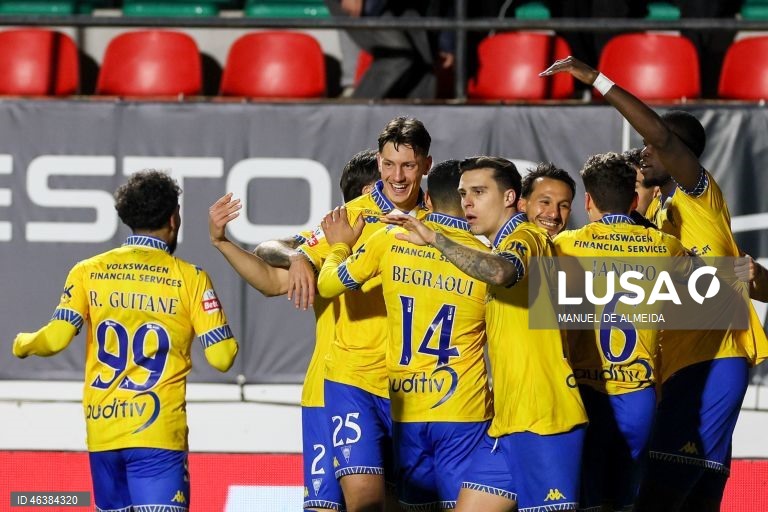 Estoril Praia goleia na Amadora e segura nono lugar