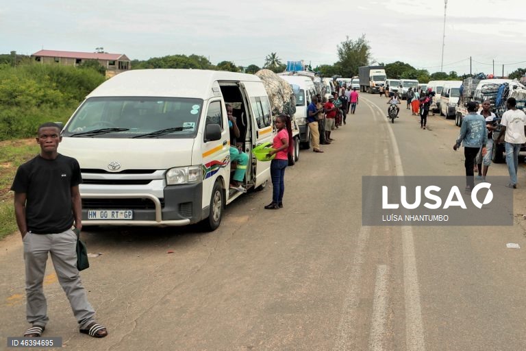 Cheias deixam Maputo isolada e nem os mortos escapam ao bloqueio das estradas