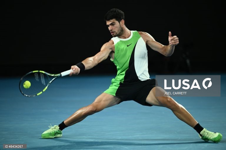 Carlos Alcaraz apura-se pela primeira vez para as meias-finais do Open da Austrália