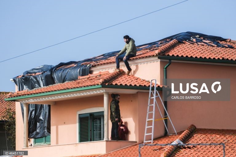 Vieira de Leiria reergue-se com telhas doadas de vários pontos do país