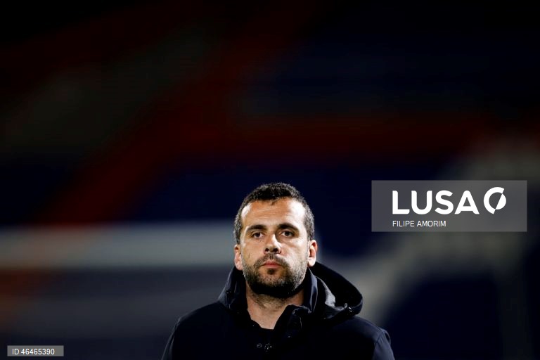 Técnico do Estrela da Amadora lamenta ausência, mas admite que acontece a todos