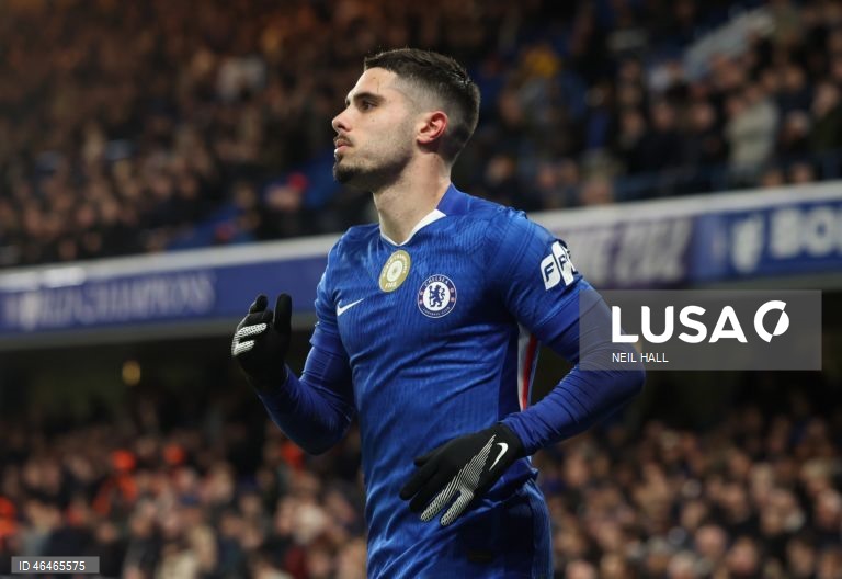 Pedro Neto acusado de conduta imprópria após expulsão na Liga inglesa