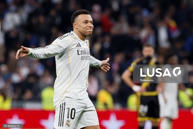 Penálti de Mbappé aos 90+10 dá vitória ao Real Madrid no dérbi com Rayo Vallecano
