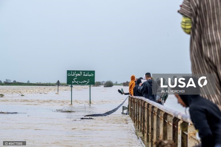 Mau tempo obriga a retirar mais de 100.000 pessoas no noroeste de Marrocos