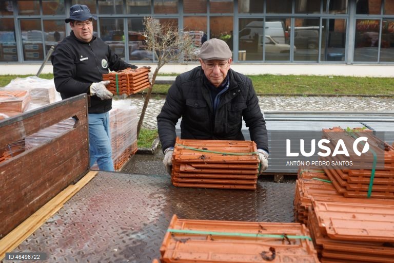 Campanha de solidariedade Reerguer Leiria já disponibilizou gratuitamente 300 mil telhas