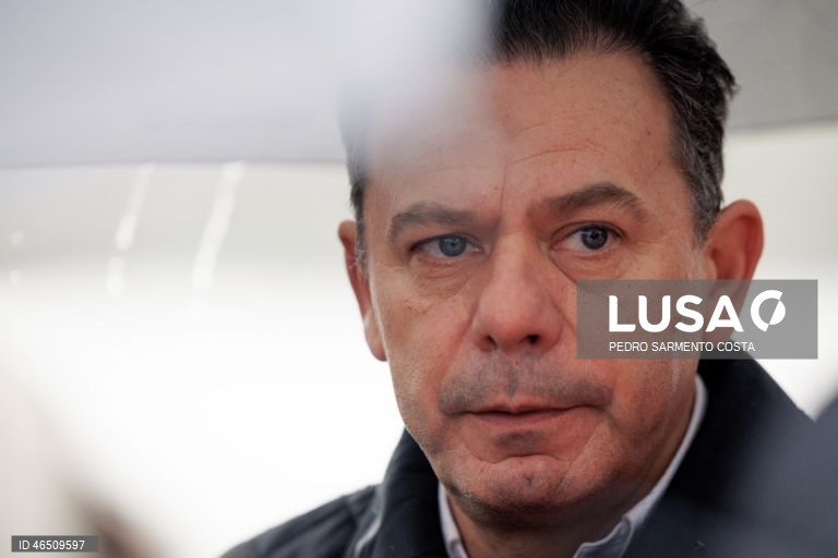 Ventura desafia Montenegro a demarcar-se de abstenção do PSD em petição sobre ilegalização do Chega