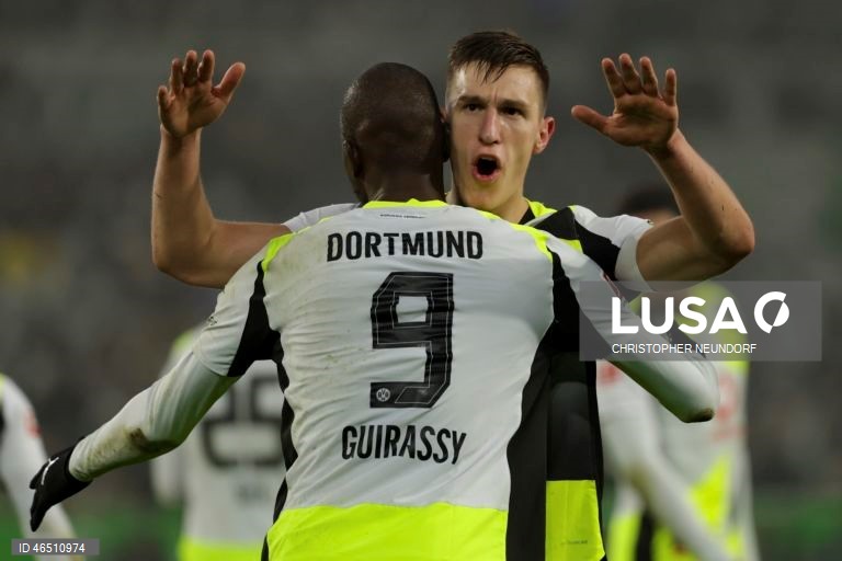 Dortmund vence em casa do Wolfsburgo e pressiona líder Bayern Munique