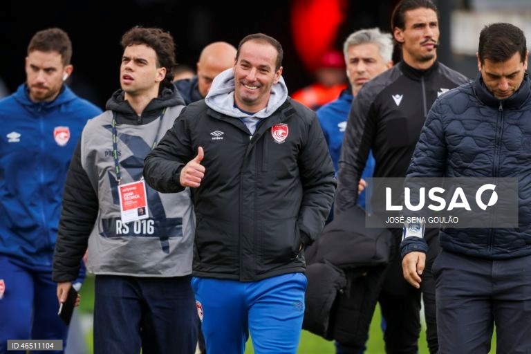 Petit promete Santa Clara com “pés assentes no chão” frente ao Gil Vicente