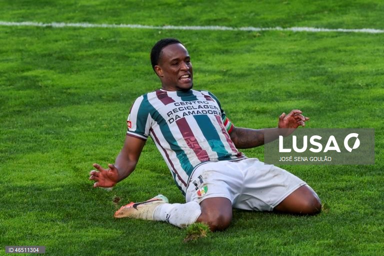 Estrela da Amadora vence Santa Clara na estreia de Petit nos açorianos