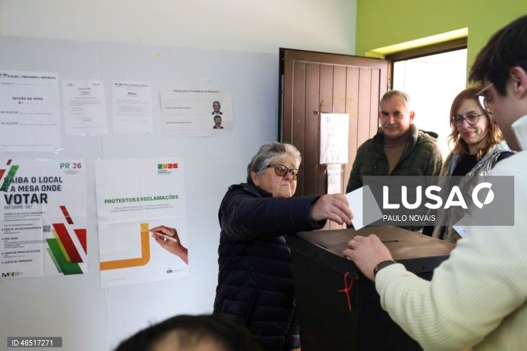 Afluência em linha com 1.ª volta com 45,5% dos eleitores até às 16:00