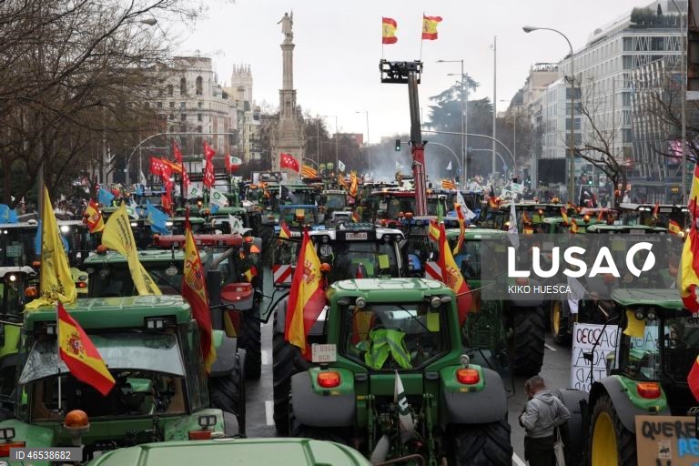 Cerca de 1.500 agricultores com centenas de tratores protestam em Madrid contra acordo com Mercosul