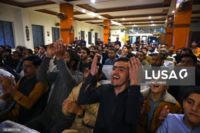 People watch Pakistan vs India T20 World Cup cricket match