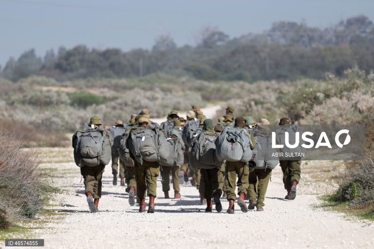 Exército israelita vai convocar 100 mil reservistas para ofensiva contra Teerão