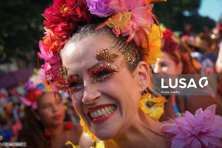 Vem Ca Minha Flor parade fills the streets of Rio de Janeiro
