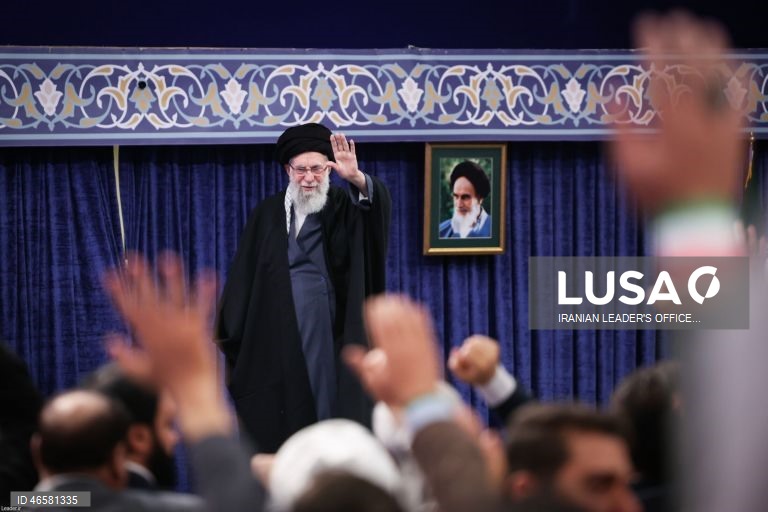 Líder iraniano critica posição negocial dos EUA e desvaloriza ameaças de Trump