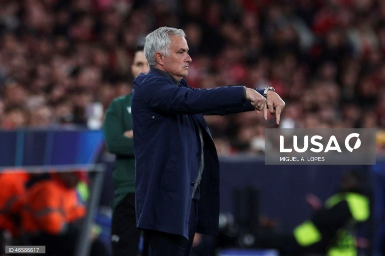 Mourinho diz que tem sido difícil gerir a equipa após duelo com o Real Madrid
