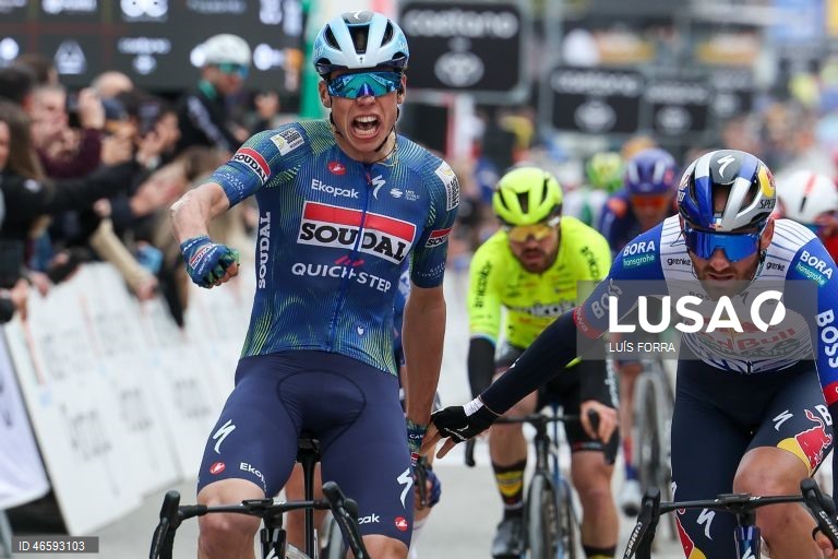 Volta ao Algarve: Francês Paul Magnier vence etapa inaugural e é o primeiro líder