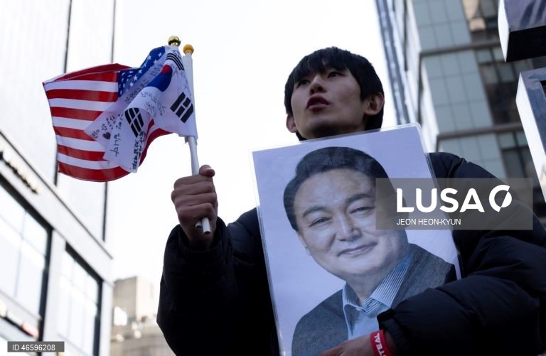 Ex-presidente da Coreia do Sul recorre da condenação a prisão perpétua no caso da lei marcial