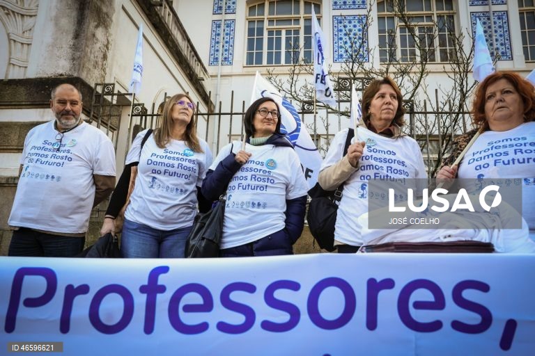 Professores iniciam caravana e acusam Governo de empurrar problemas com barriga