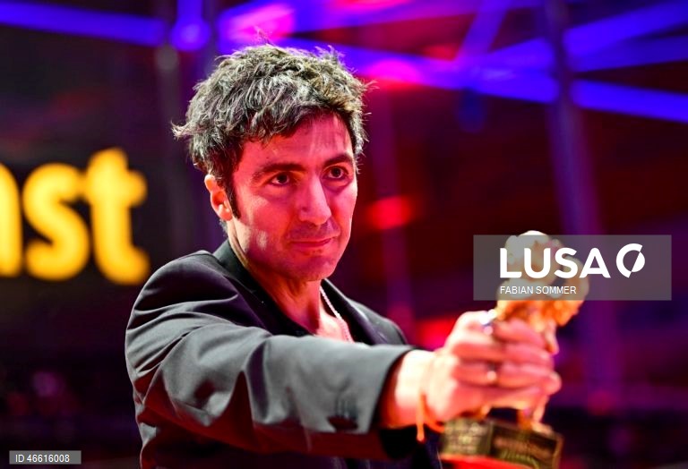 Gelbe Briefe do turco-alemão Ilke Çatar vence Urso de Ouro do festival de cinema de Berlim