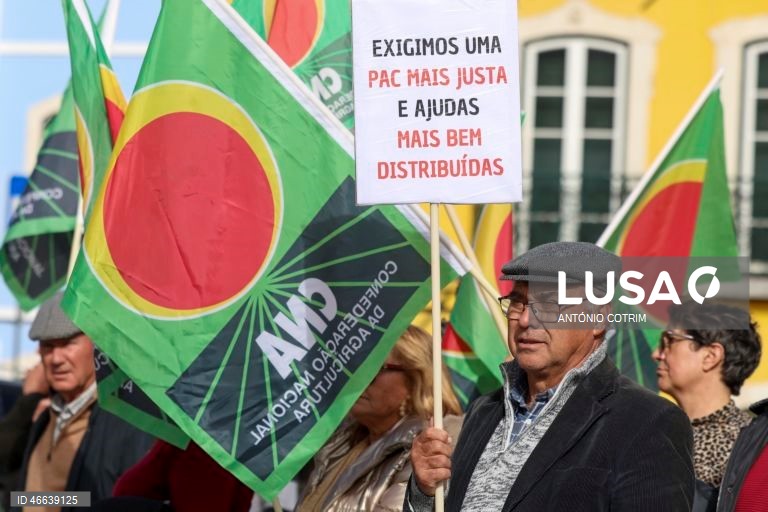 Meia centena de agricultores concentram-se em frente à AR contra PAC e acordo Mercosul