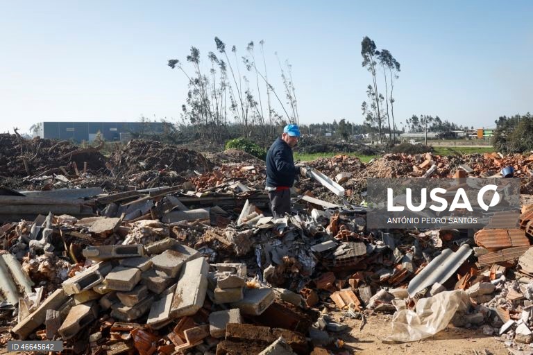 Um mês depois, Ferreira do Zêzere luta para se reerguer do caos