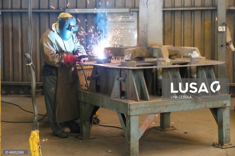 Exportação de alumínio por Moçambique dispara antes do fecho da Mozal