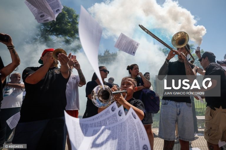 Argentine workers protest against labor reform in Buenos Aires