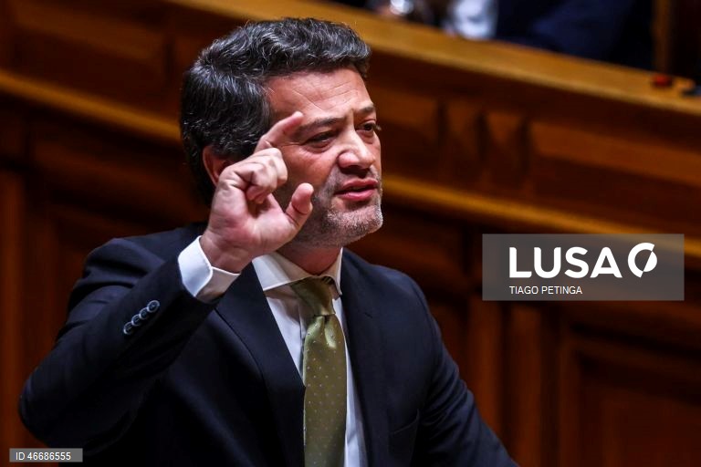 Ventura protagoniza incidente e queixa-se de tratamento desigual por parte de vice-presidente da AR