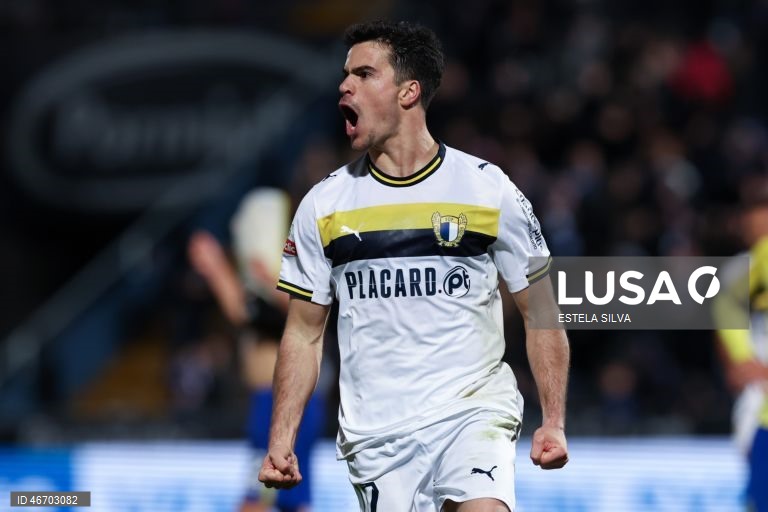 Golo de Rodrigo Pinheiro garante triunfo do Famalicão frente ao Arouca na I Liga