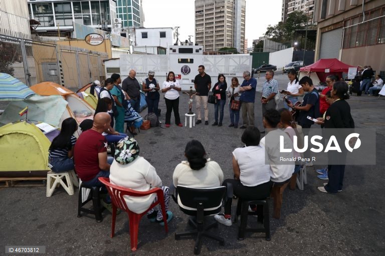 Familiares de presos políticos na Venezuela pedem a Delcy Rodríguez que visite prisão