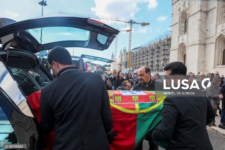 Com risos, lágrimas e Benfica, despedida de António Lobo Antunes foi ao pé de Camões