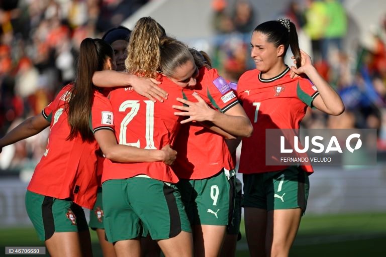 Portugal goleia Eslováquia e lidera grupo na qualificação para o Mundial feminino
