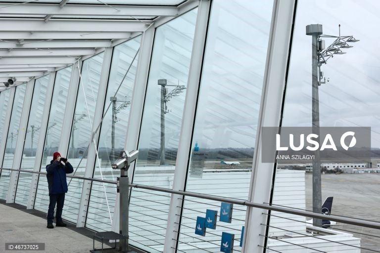 Centenas de voos cancelados na Alemanha devido à greve do pessoal de cabine da Lufthansa