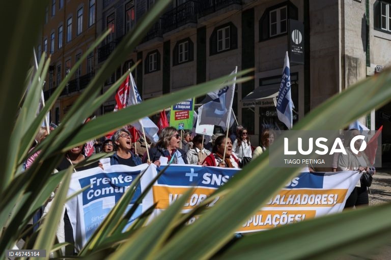 Cerca de 500 pessoas manifestam-se em Lisboa por aumentos no setor público