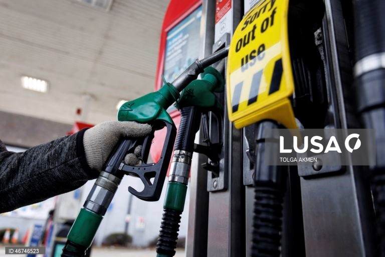 Estados Unidos começam a libertar 172 milhões de barris da reserva de petróleo