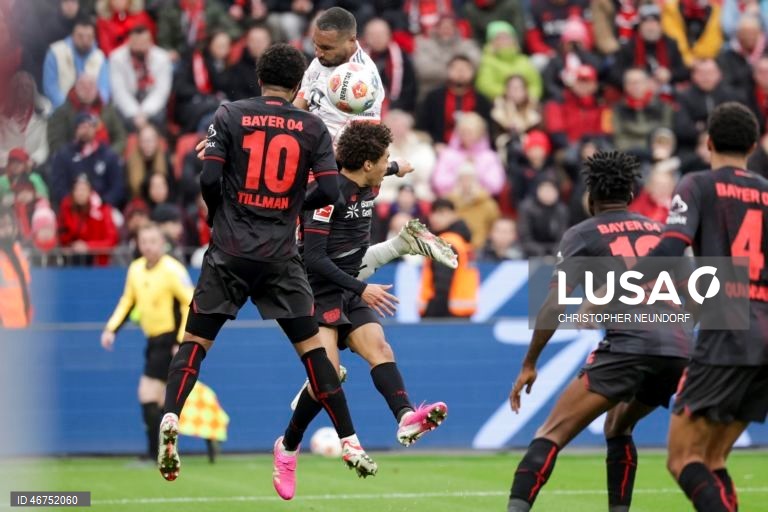 Bayern Munique, com duas expulsões, empata em Leverkusen