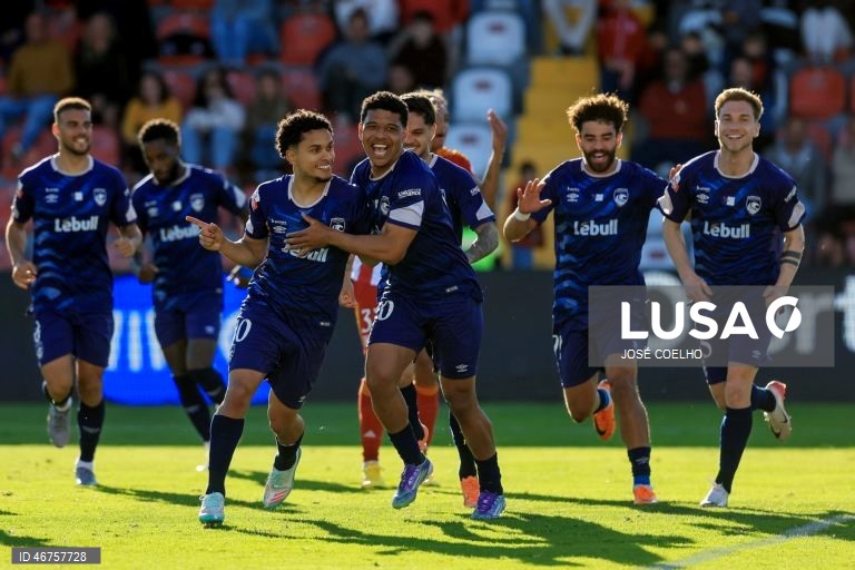 I Liga: Santa Clara bate AVS e sobe aos lugares de permanência