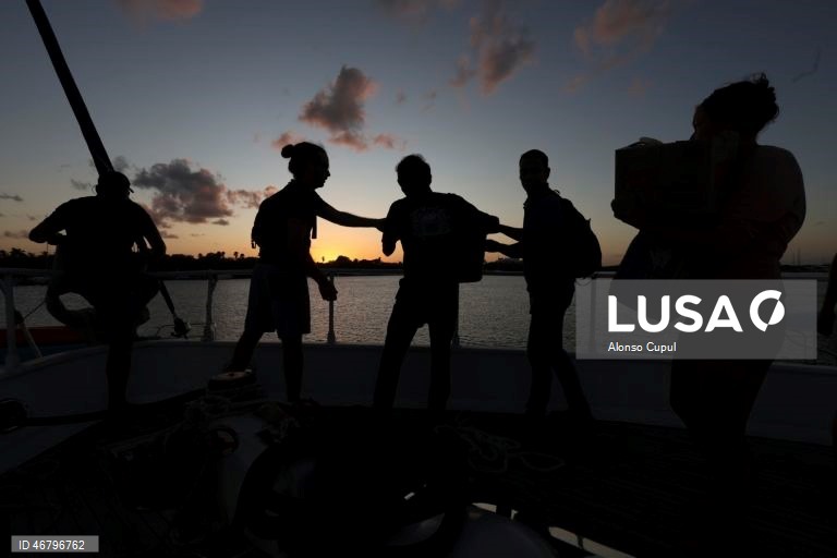 Navio com ajuda humanitária para Cuba chega terça-feira após novo adiamento