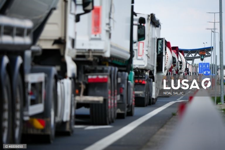 Truck drivers in Bosnia and Herzegovina protest new EU migration rules