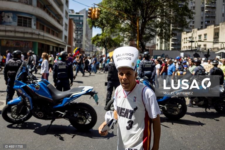 Labor unions stage march to demand wage increases in Caracas