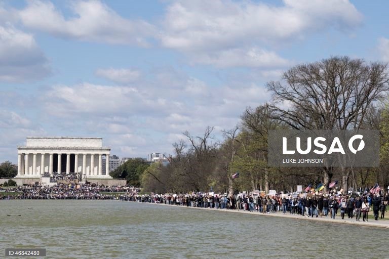 No Kings March across the Memorial Bridge in Washington