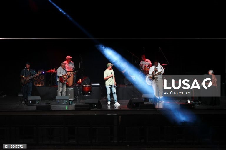 Os Tubarões trouxeram ritmo a Lisboa onde há 45 anos recusaram ser pagos por Cunhal